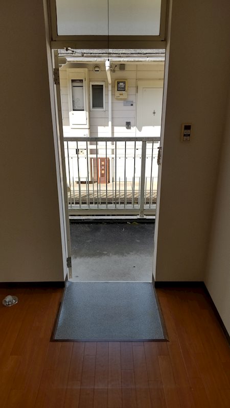 シャトル前田Ⅱ 玄関