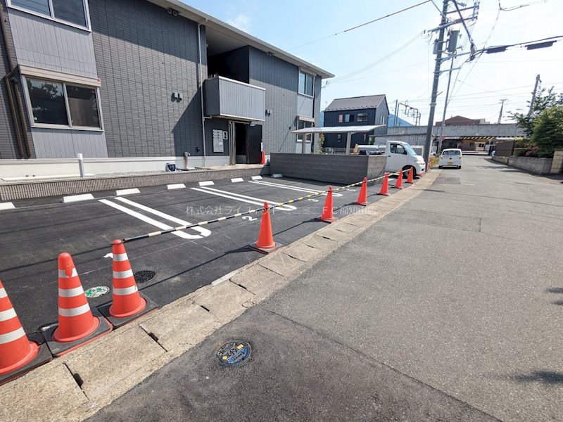 フローリッシュ 駐車場