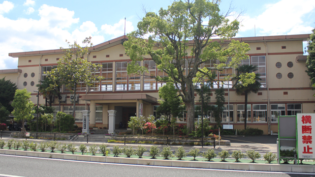 東岡町借家 小学校