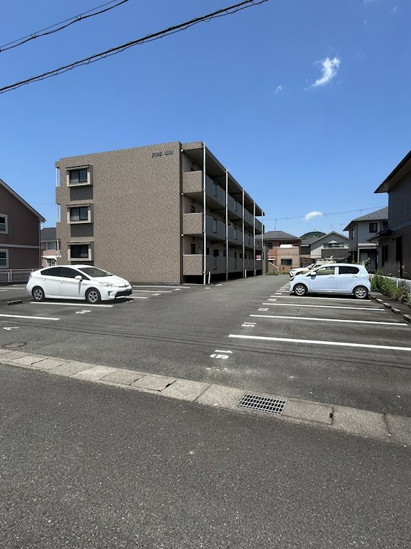 グランムーン  駐車場