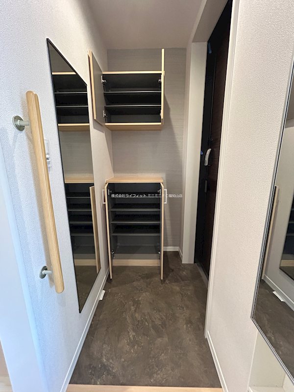 ブルジェオン駅南 玄関