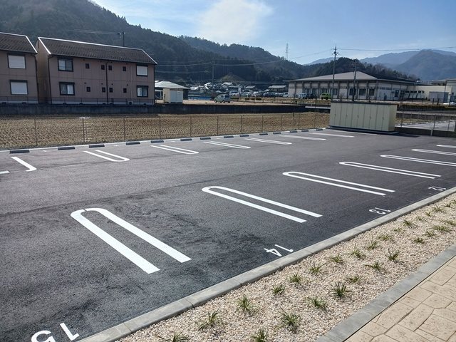 モルゲン・チェーロ 駐車場