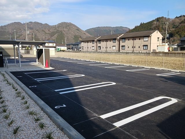 メゾン・シャトンⅡ 駐車場