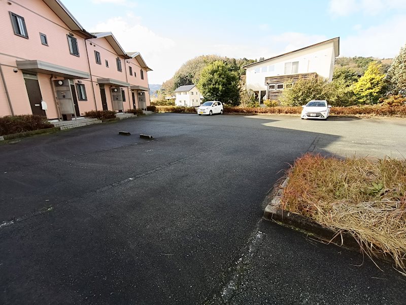 メゾン・ストークA棟 駐車場