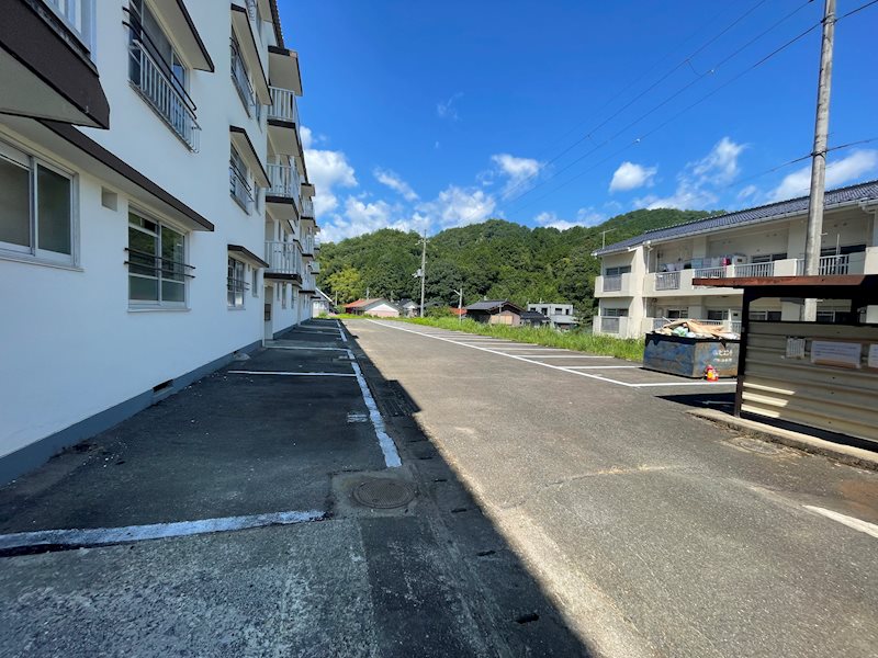 ヴィラナリー豊岡Ⅱ 駐車場