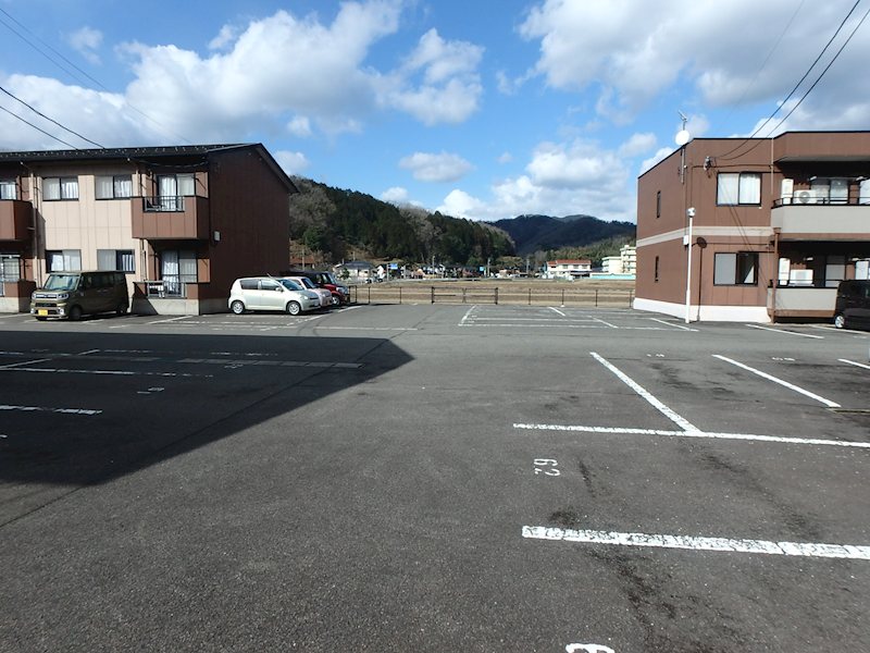 サンヴェルジュⅢ 駐車場