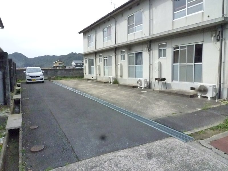 ルナコート（出石） 駐車場