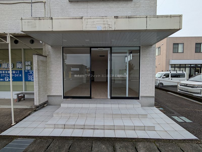 和久市町テナント 玄関