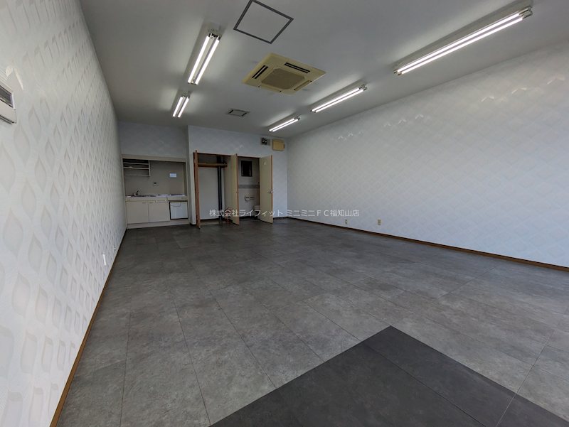 庄栄ビル 玄関