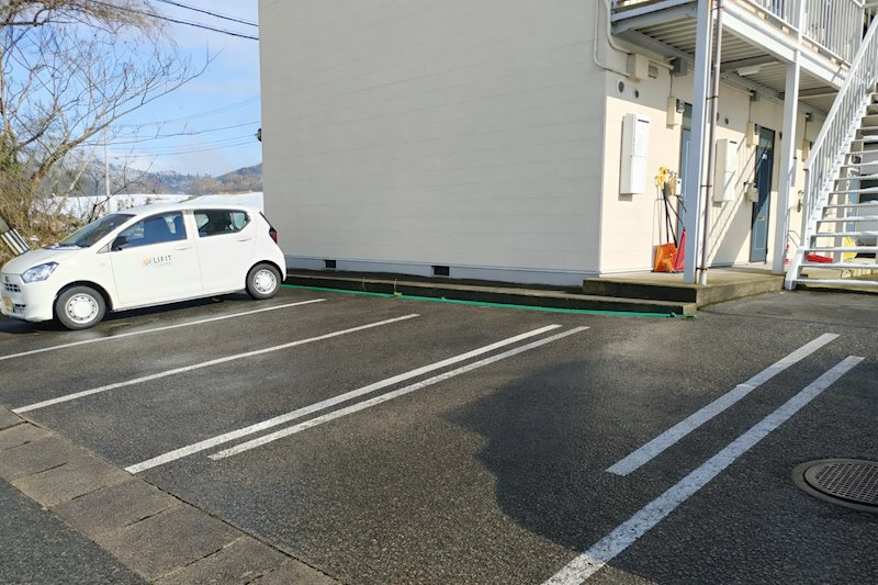 フレンドハイツ 駐車場