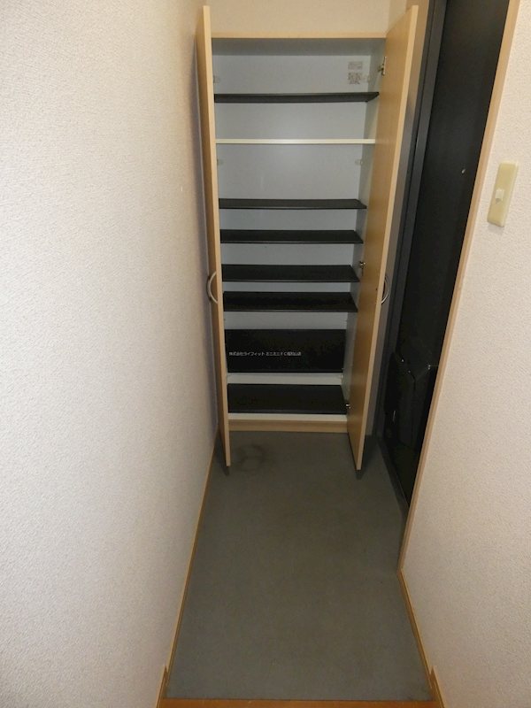 ルミナス 玄関