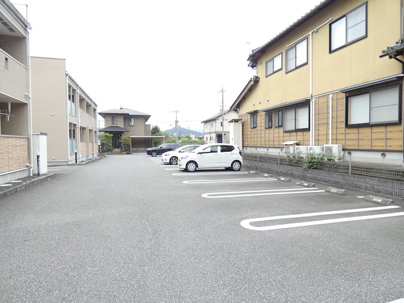 ココミッドタウンＡ 駐車場