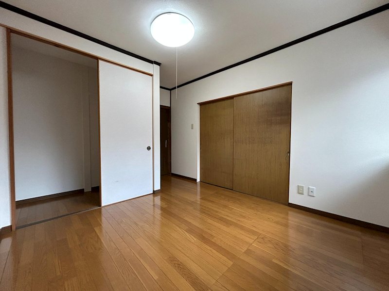 山本様泉町貸家（手前） ベッドルーム