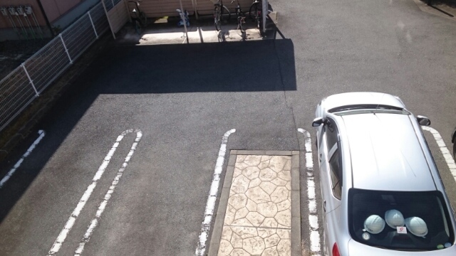 サンローラＢ 駐車場