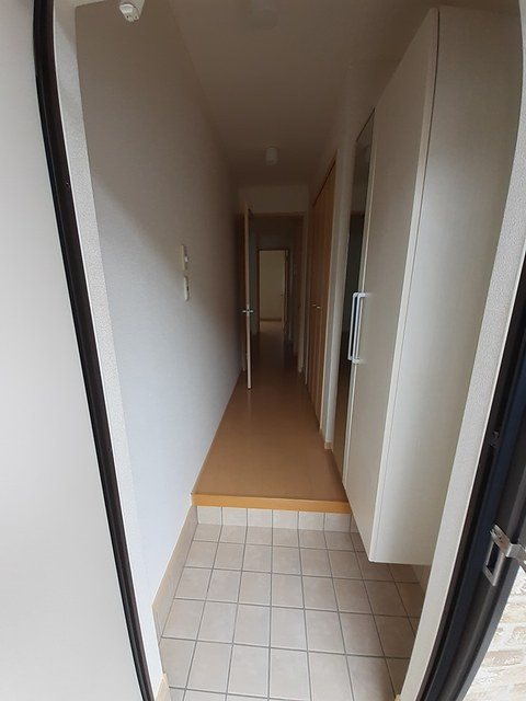 サンローラＢ 玄関