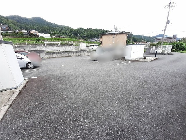 アボンデーレＢ 駐車場
