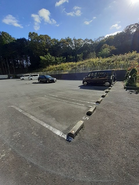メゾン・城ノ下Ｂ 駐車場