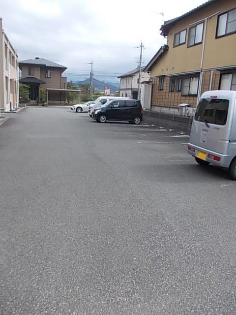 ココミッドタウンＡ 駐車場