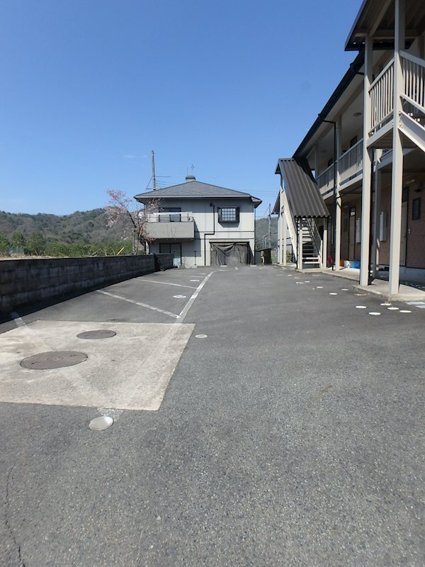ウイズはかざ 駐車場