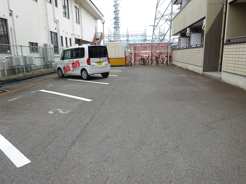 サンクレストYODA 駐車場