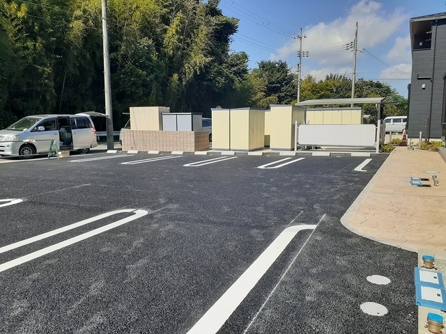 ホワイトストーク長田 駐車場