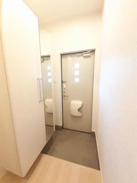 ホワイトストーク長田 玄関