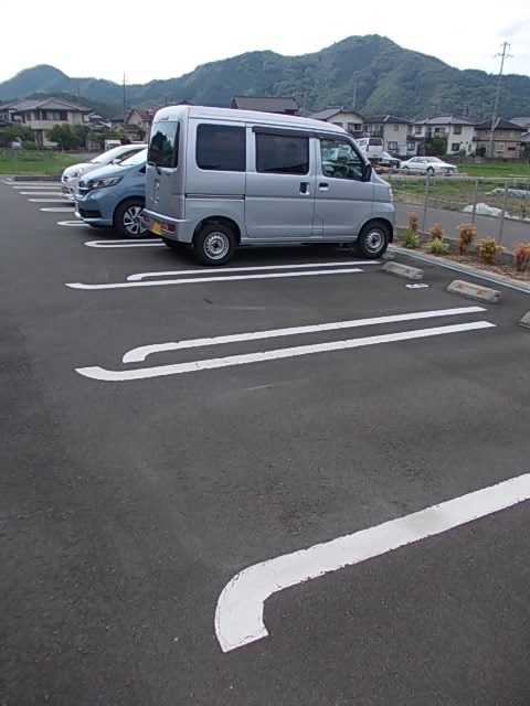 ラポール　Ｂ 駐車場