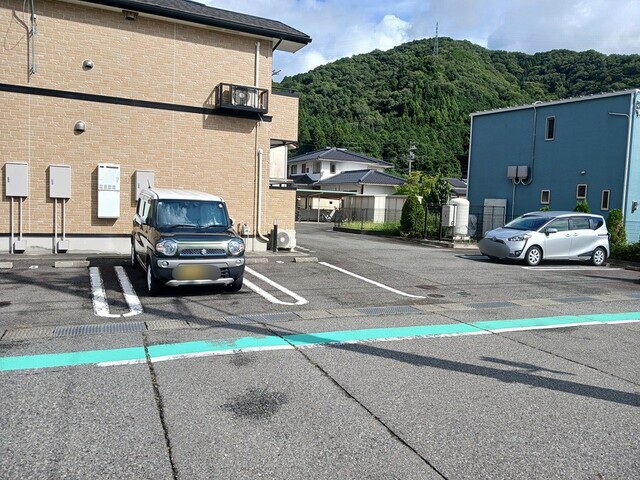 ラフレシール 駐車場