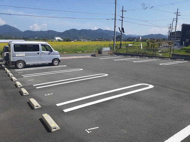 フロレスタⅣ 駐車場