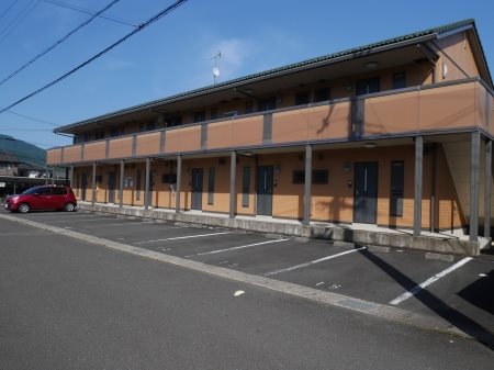 ユーフォルビア 駐車場