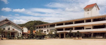 イースト　 小学校