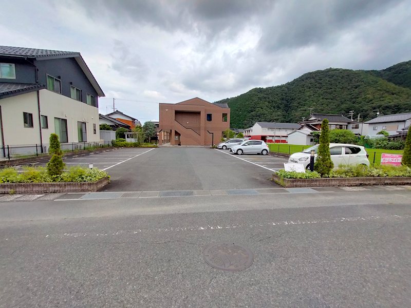 グランディール出石 駐車場