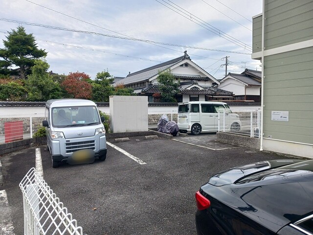 フロレスタⅡ 駐車場