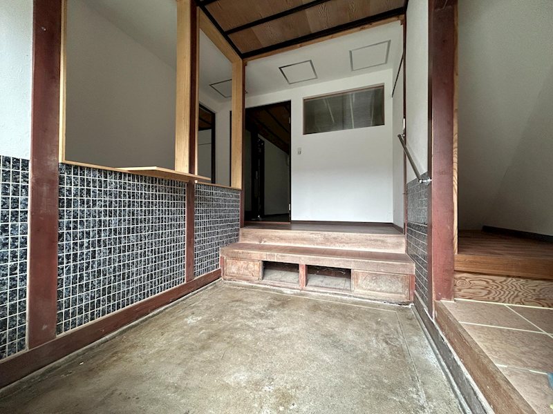 中陰6DK戸建て 玄関