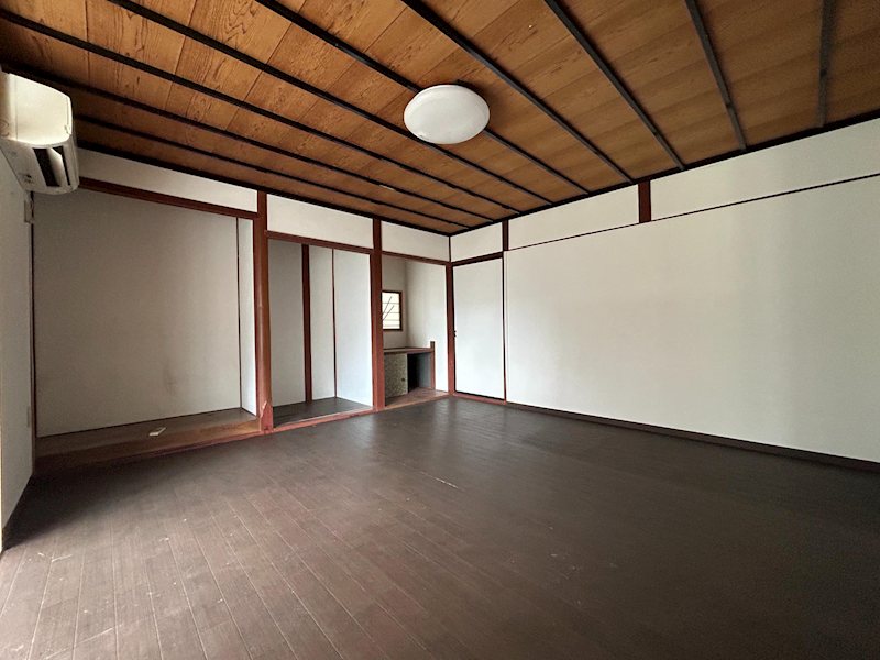 中陰6DK戸建て ベッドルーム