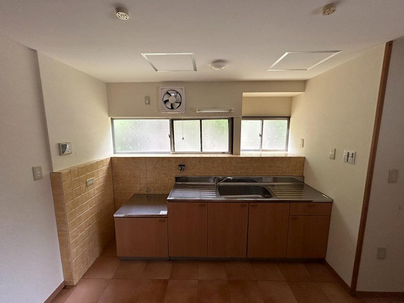 中陰6DK戸建て キッチン