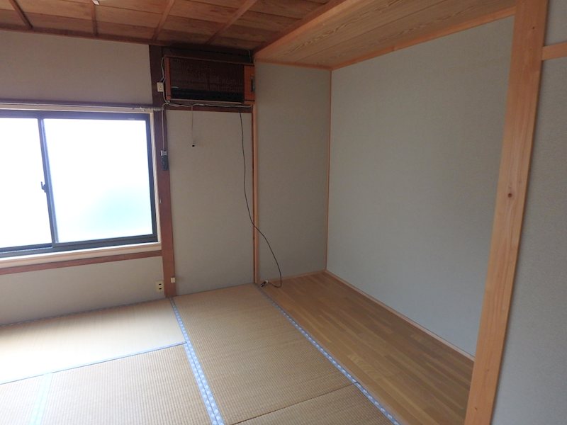 土髙様九日市貸家 リビング