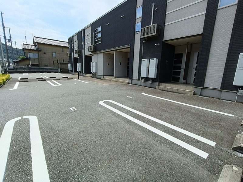 ルシェリア　コリーナ 駐車場