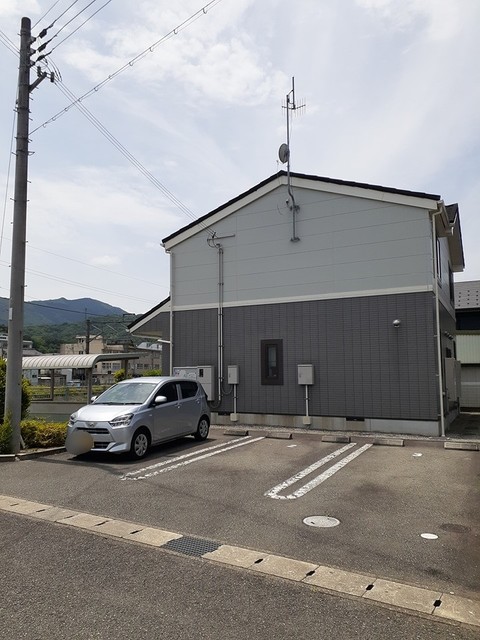 ホワイト　ピジョン 駐車場