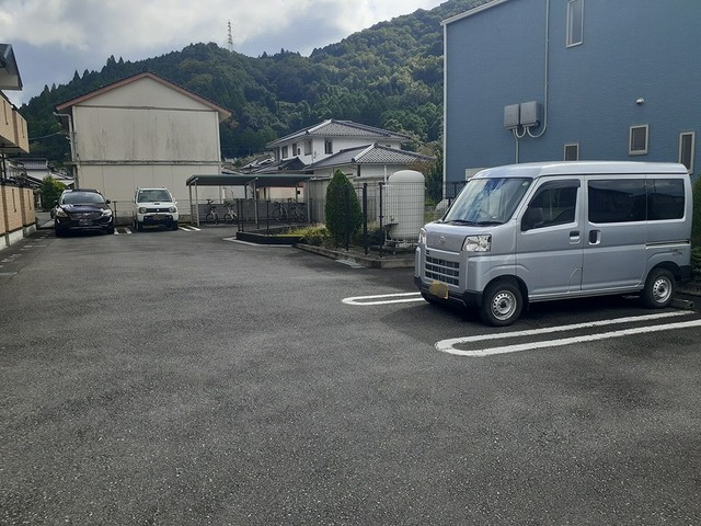 ラフレシール 駐車場