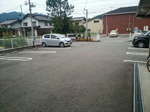 アイビーフラットＡ 駐車場