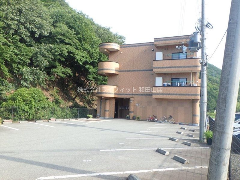 Ｍ’sマンション 駐車場