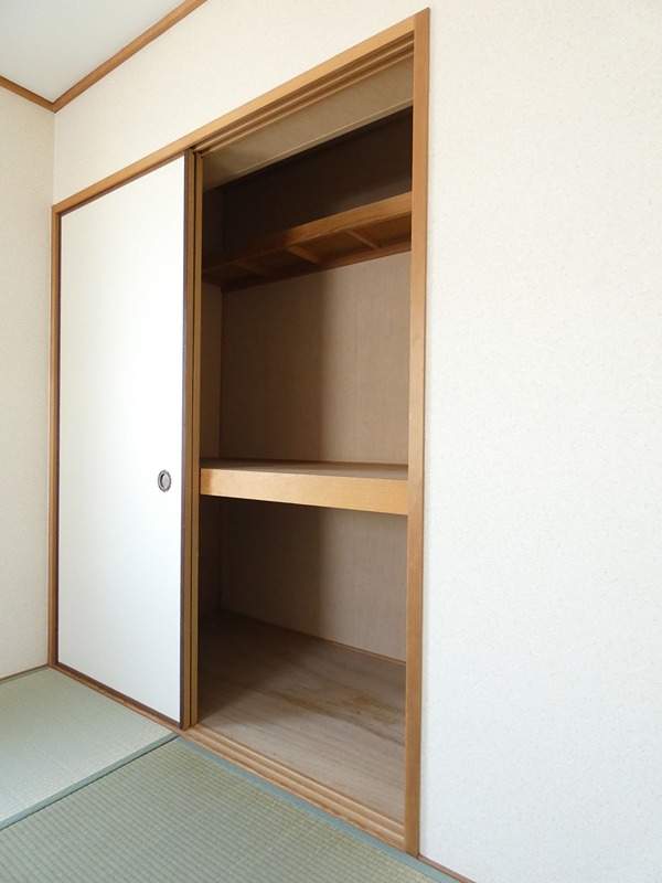 クレスト豊岡 収納