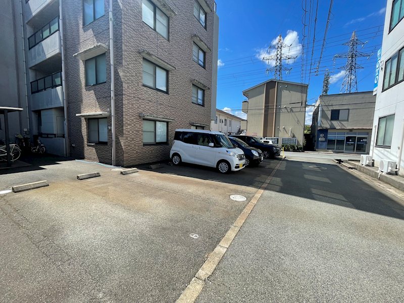 クレスト豊岡 駐車場