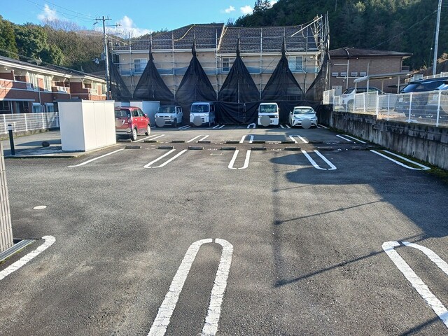 アボンデーレＡ 駐車場