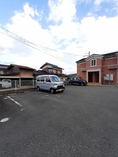 Ｍ．フルーレ 駐車場
