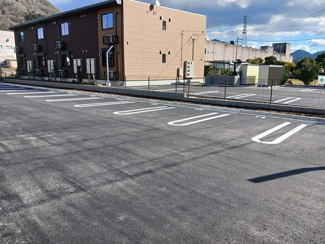 メゾンパーク　枚田岡　Ａ棟 駐車場