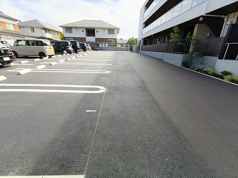 シャーメゾン　リヴィエール 駐車場