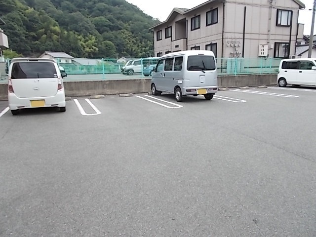 ルジューレ 駐車場