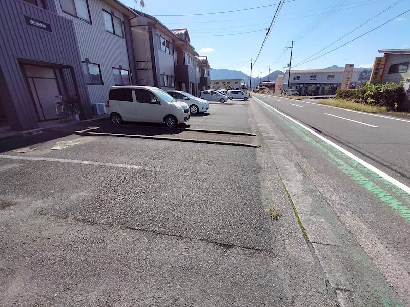 フローラルYou　B棟 駐車場